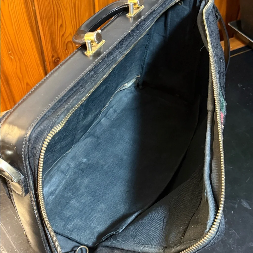 Vintage Gucci briefcase/travel bag - Picture 6 of 7